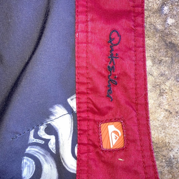 Quicksilver 31 board shorts inseam 9’ length 19” used in good shape clean - Picture 4 of 6